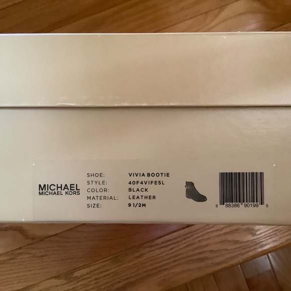 Michael Kors Vivia Zip Trimmed Leather Combat Bootie Black SZ 9.5 - Picture 16 of 16